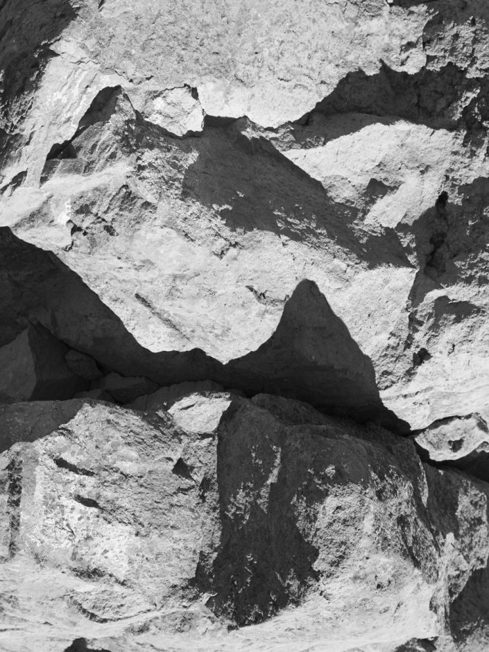 roche brut monochrome avec ombre
